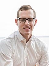 Andrew Becker headshot